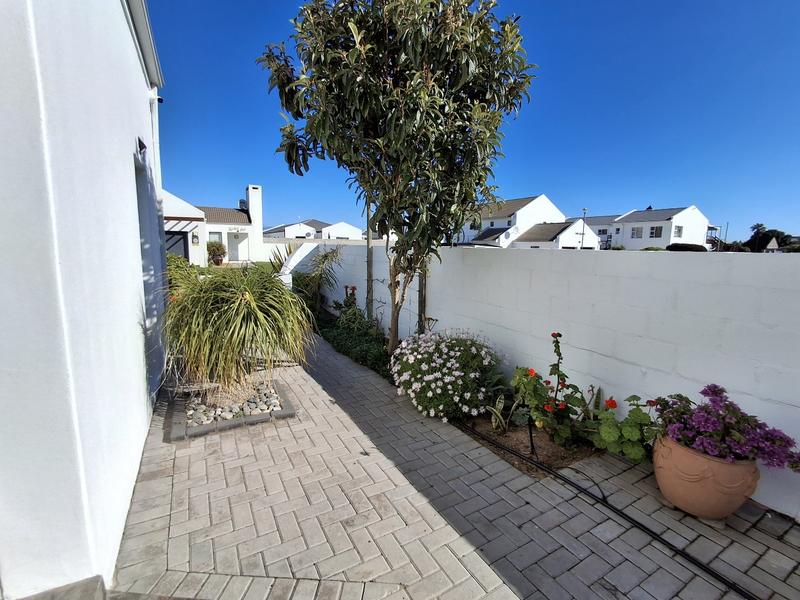 4 Bedroom Property for Sale in Golden Mile Western Cape